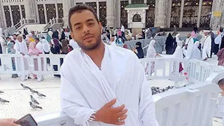 "كان بيعمل عُمرة".. وفاة شاب بعد تأدية المناسك في قرية البراهمة بقنا