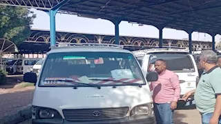 محافظ أسوان يشدد على الالتزام بالتعريفة الجديدة للسيارات (صور)