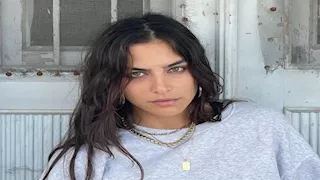 أجرأ إطلالة في الجونة.. ريم خوري تثير الجدل بفستان شفاف وجريء 