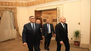 محافظ الجيزة يشيد بريادة جامعة القاهرة في إطلاق استراتيجية الذكاء الاصطناعي