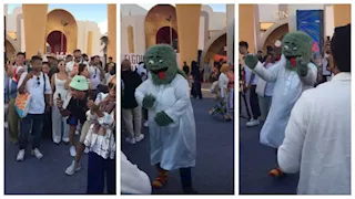 دمية "السادة الأفاضل" تظهر بجلباب بلدي وترقص مع حسن أبو الروس في مهرجان الجونة السينمائي