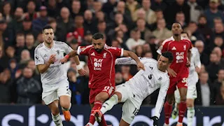 تدخل قوي على محمد صلاح في مباراة ليفربول واليونايتد (فيديو)