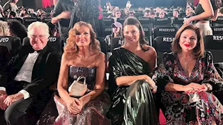 إلهام شاهين ويسرا في عرض فيلم "اسكندرية كمان وكمان" بمهرجان الجونة .. صورة