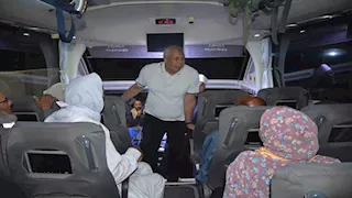 محافظ الوادي الجديد يودّع أولياء أمور أوائل الشهادات الفائزين برحلات العمرة