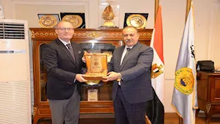 بالصور ـ سفير التشيك بالقاهرة يزور دير المحرق بأسيوط