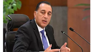 رئيس الوزراء يحسم الجدل بشأن زيادة أسعار البنزين