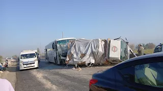 إصابة طالبتي "طب" وسائق.. تصادم أتوبيس جامعة بسيارات أخرى فى بني سويف