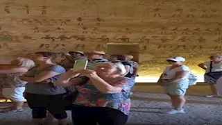 بالصور- وفود سياحية من ألمانيا وأستراليا وفرنسا تزور المناطق الأثرية بالمنيا 