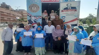 بالصور.. وكيل وزارة العمل بأسيوط يتابع دورة التفصيل والخياطة بأبوتيج