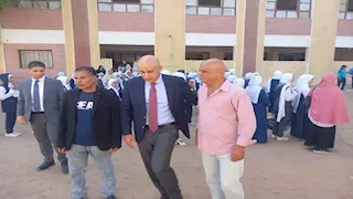 بالصورـ وزير التعليم يتفقد مدرسة الشهيد إبراهيم عبد اللطيف بأسيوط