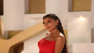 بسمة داوود تتألق بالأسود على السجادة الحمراء في الجونة 