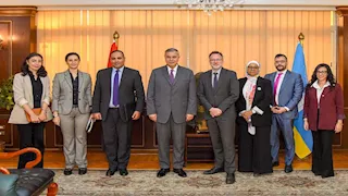 لبحث فرص الاستثمار.. محافظ الإسكندرية يلتقي السفير الكندي (صور)