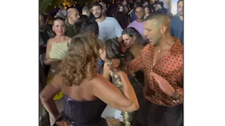 حسن أبو الروس يرقص مع يسرا على أغنية "كل الناس" في مهرجان الجونة.. (فيديو وصور)