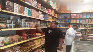 ضبط 130 مخالفة.. محافظ أسوان: لا تهاون مع المتلاعبين بالأسعار (صور)