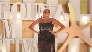 بالأسود الشفاف.. بشرى تتألق في الجونة السينمائي