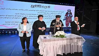 تخريج 10 دفعات من مركز القديسة ڤيرينا للتمريض بيد قداسة البابا