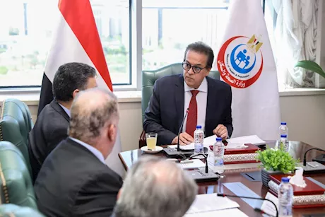عبدالغفار يعقد اجتماعًا لمتابعة شراكات مصر الصحية مع الصين
