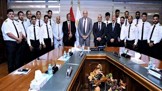 وزير الطيران يشهد حفل تخرج طلبة المراقبة الجوية من اليمن