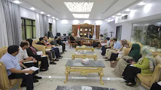 محافظ قنا يناقش إنشاء مجمع متكامل لصناعة الفخار بقرية حاجر طوخ 