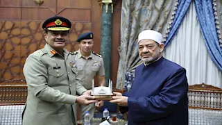 شيخ الأزهر يبحث مع رئيس الأركان البريَّة الباكستانيَّة تعزيز التعاون المشترك