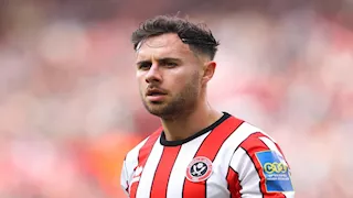 "عثر عليه في المسبح".. مصير ثروة نجم الدوري الإنجليزي الأسبق بعد وفاته المأساوية 