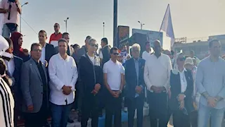 وزير الرياضة والمحافظ يشاركان في ماراثون للمشي بكورنيش السويس