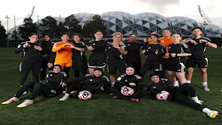 الإمارات توجه صدمة للاعبات منتخب أفغانستان للاجئات.. ما علاقة طالبان؟