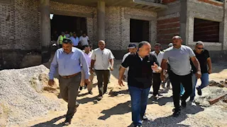 محافظ أسيوط يتابع أعمال إنشاء مجمع صناعات الرمان بالبداري (صور)