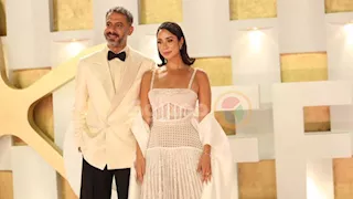 "رومانسية على الريد كاربت".. بسنت شوقي ومحمد فراج بإطلالة بيضاء في ختام مهرجان الجونة