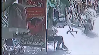 كاميرات المراقبة ترصد عملية سرقة في السيدة زينب.. والأمن يتدخل (صور)