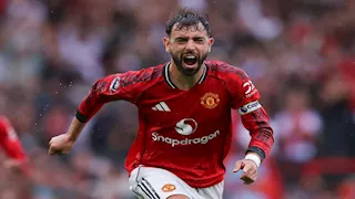 "بسؤال واحد له".. كيف أثرت زوجة فيرنانديز على رفضه لعرض الهلال السعودي؟