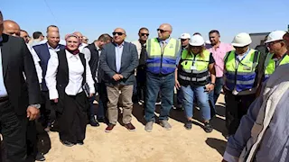 خط الربط المصري- السعودي.. وزير الكهرباء يتفقد إنهاء الأعمال بأبراج عبور قناة السويس