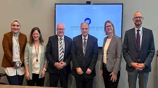 رئيس هيئة الدواء يبحث مع الهيئة السويسرية للأدوية آليات التعاون الفني وتنمية الخبرات