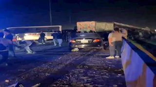 6 مصابين في تصادم سيارتين بمحور المشير طنطاوي