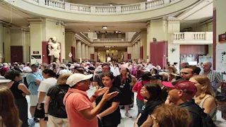 10 صور ترصد إقبالا غير مسبوق على المتحف المصري بالتحرير 