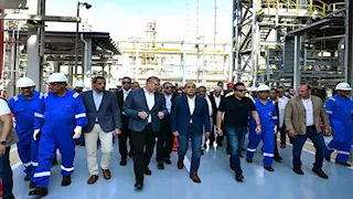 صور.. "مدبولي" يفتتح مشروع استرجاع الغازات بشركة النصر للبترول