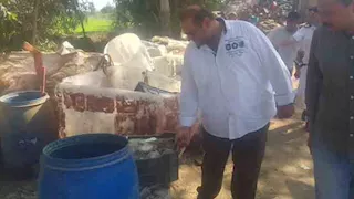 بالصور- ضبط نفايات طبية خطرة داخل مخزن في الدقهلية