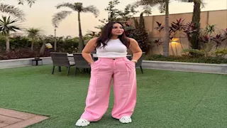 "بإطلالة كاجوال".. أحدث جلسة تصوير لـ بوسي والجمهور يعلق