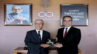 سفير اليابان يزور ستديو نجيب محفوظ بماسبيرو ويشيد بالتعاون في تأسيس المتحف الكبير