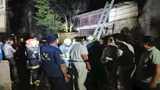 السيطرة على حريق بمخزن قطع غيار سيارات وسط الإسكندرية (صور)