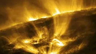 علماء يرصدون مطرا ناريا يهطل من الشمس لأول مرة.. التفاصيل