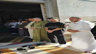 بكاء في المسجد.. انهيار محمد ربيعة لاعب زد في جنازة والده بكفر الشيخ - صور