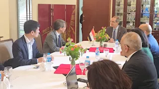 وزير الاتصالات يبحث مع شركات عالمية الاستثمار في التحول الرقمي والإلكترونيات