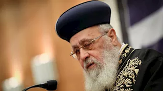الحاخام الأكبر لإسرائيل يهدد: سنصعد جميعًا على متن الطائرات ونغادر تل أبيب