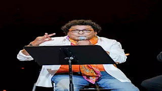 محمد منير ينشر صورًا جديدة من احتفالية مصر وطن السلام