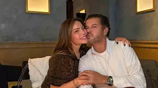 "رومانسية وقبلة على الخد".. راغب علامة يحتفل بعيد ميلاد زوجته