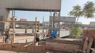 بعد مصرع شاب.. القليوبية تغلق معبر سكة حديد غير شرعي ببنها (صور)