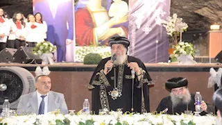 بالصور- محافظ أسيوط يشارك في "أمسية مصر" بحضور البابا تواضروس الثاني