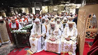 البابا تواضروس الثاني يدشّن مذابح مغارة السيدة العذراء بجبل درنكة (صور)