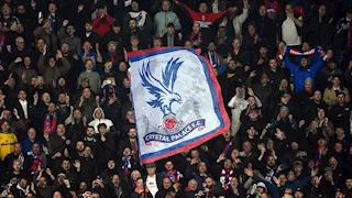 جماهير كريستال بالاس تحتفل "بإسقاط 8 طائرات روسية".. ما القصة؟